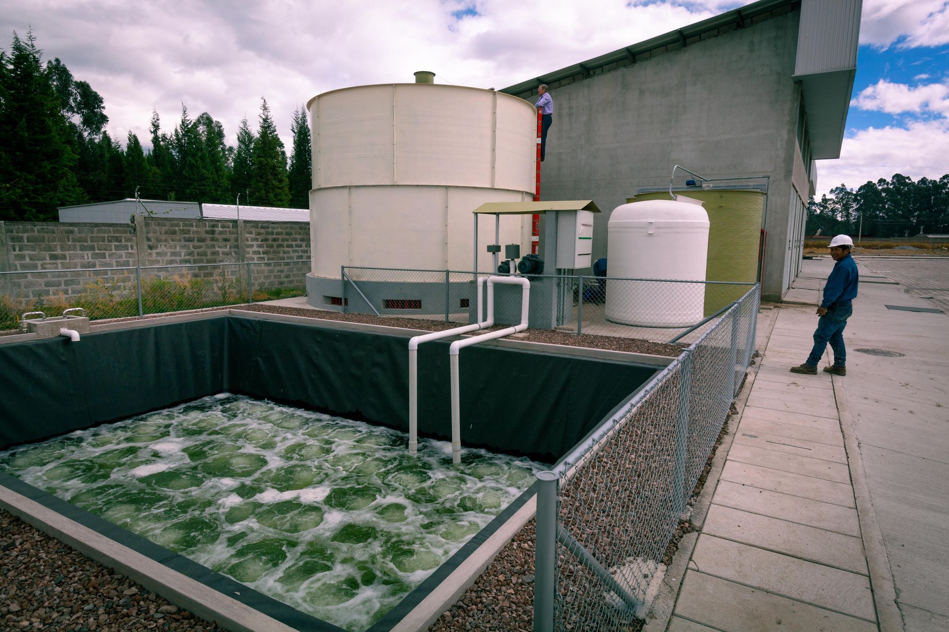 Planta de tratamiento de aguas residuales PTAR de AQUAGROUP en Ecuador